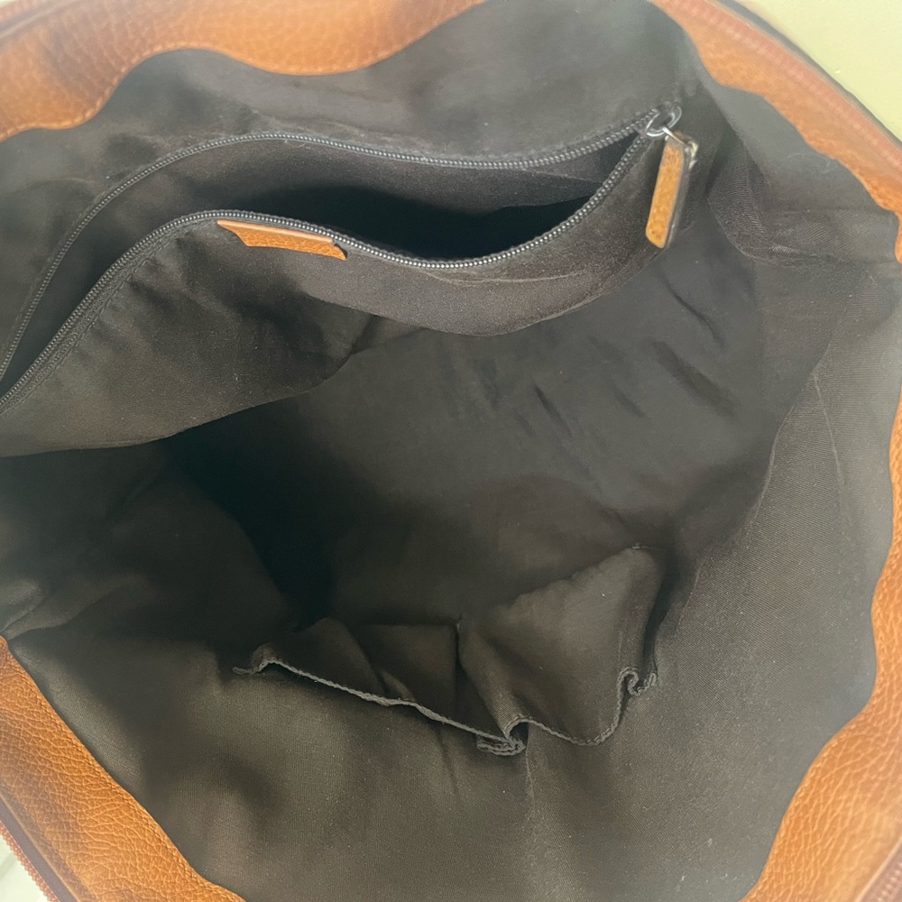 Gucci Leather GG Charm Tote Bag - Picture 6 of 16